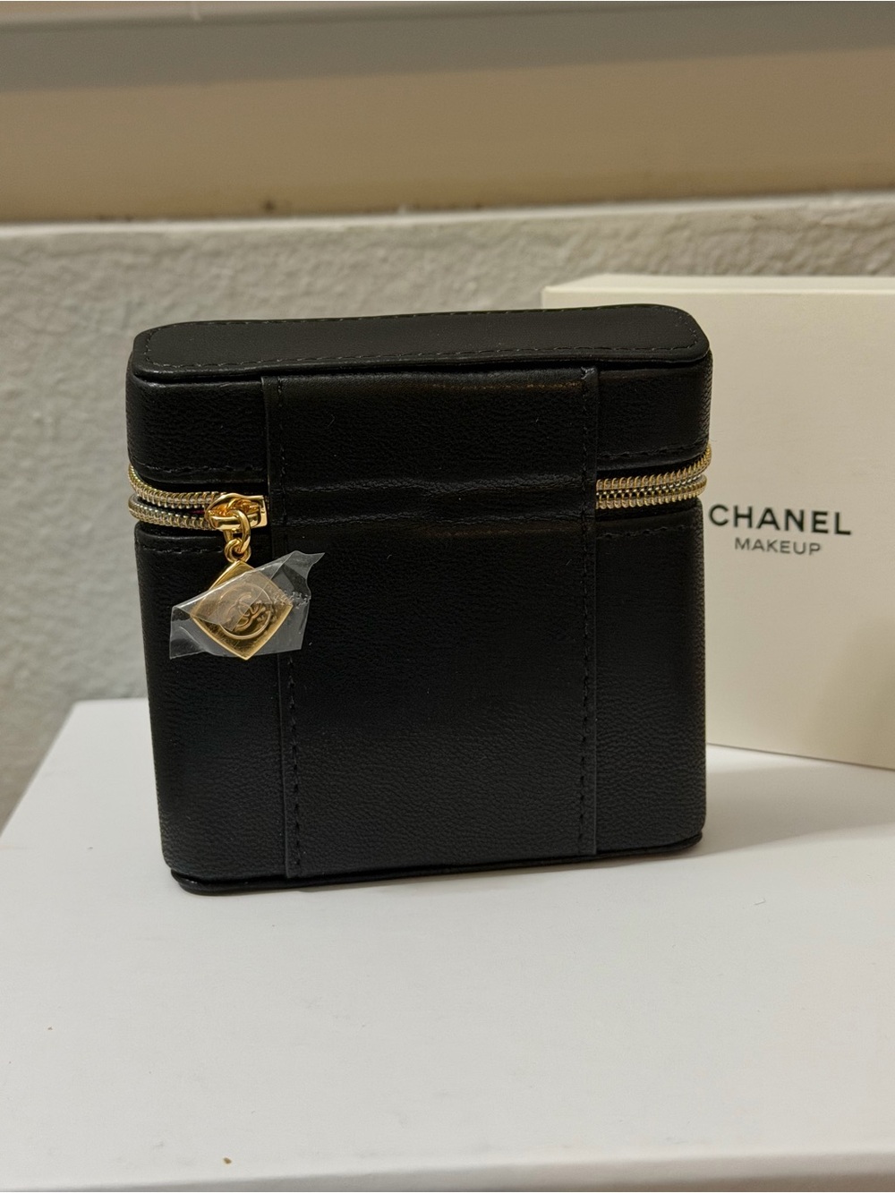 CHANEL Black Leather Cosmetic Case with Gold Zip and Logo - Picture 8 of 9